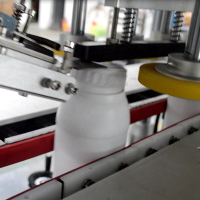 Полностью автоматическая линейная крышка для металлических бутылок с нитями