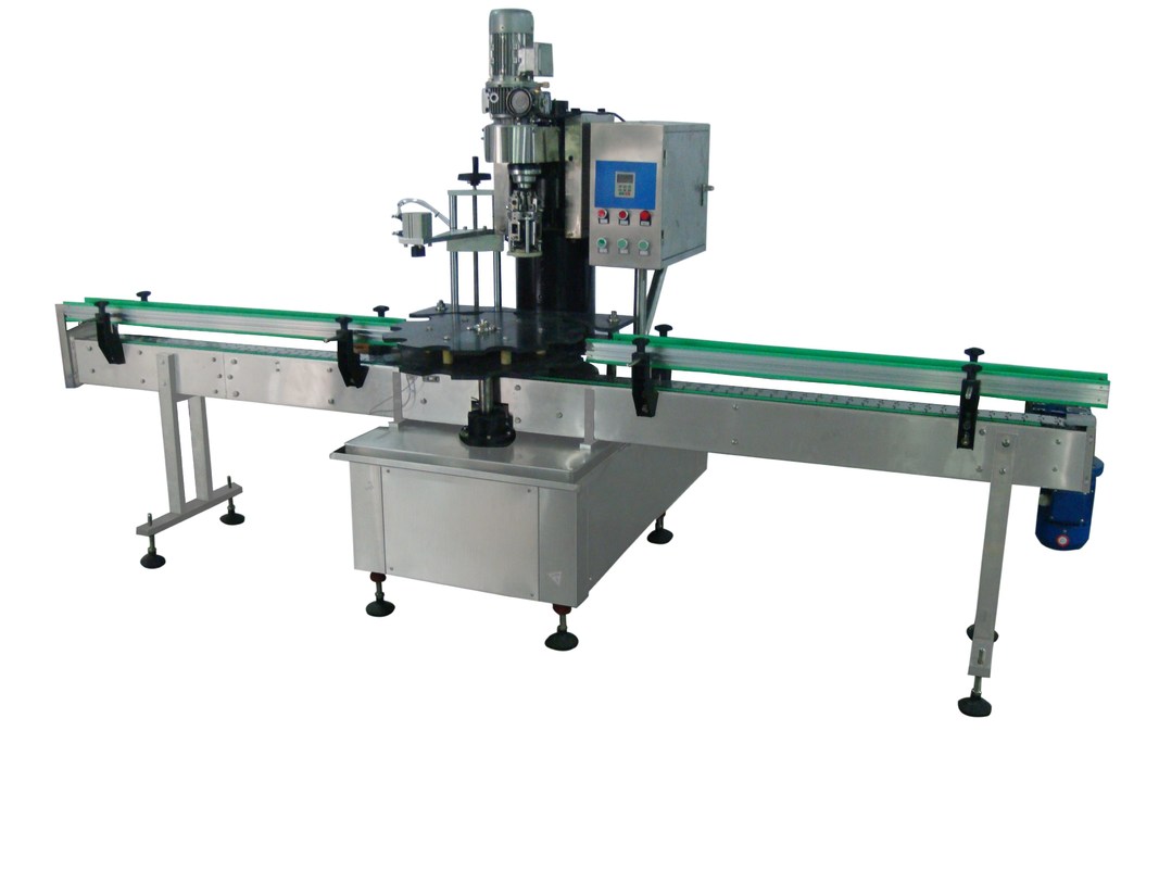 Машина для закрывания металлических крышек стеклянных бутылок с двигательными компонентами